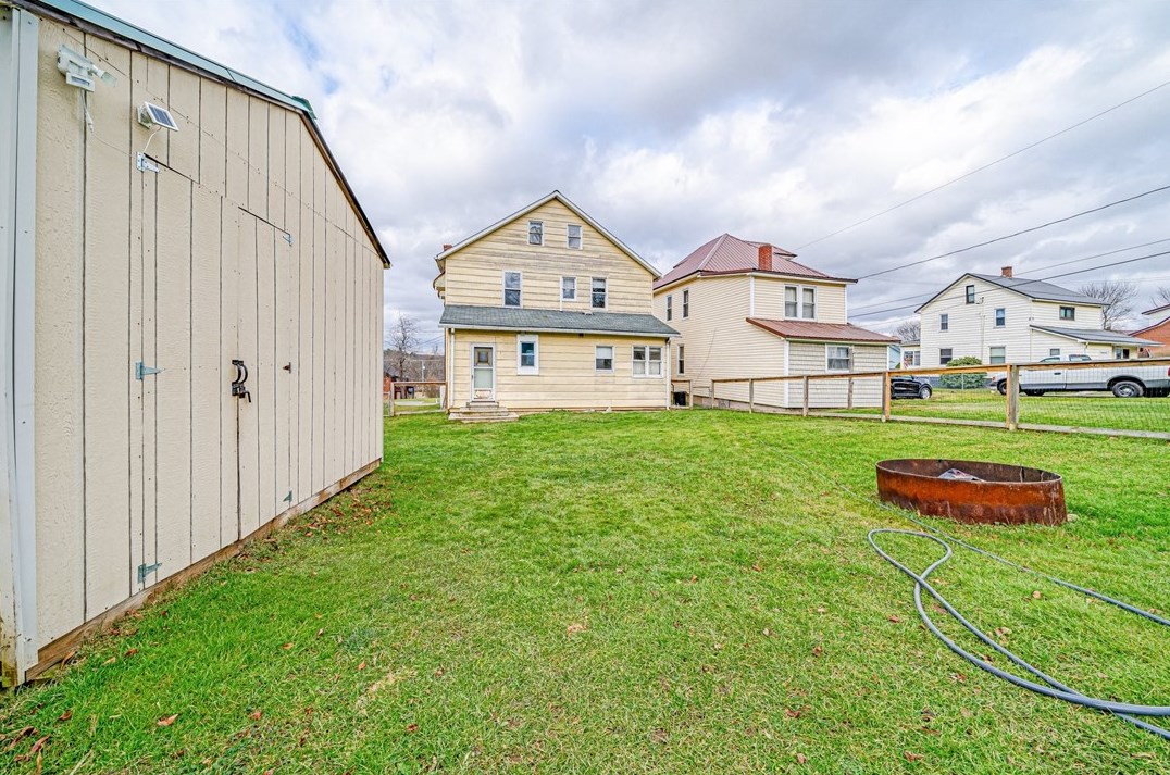 455 Manges St, Central City, PA 15926-1085