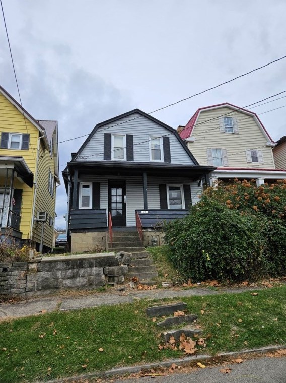 1021 8th Ave, Brackenridge, PA 15014