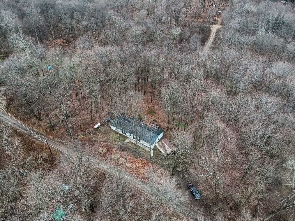 229 Connoquenessing Dr, Evans City, PA 16033