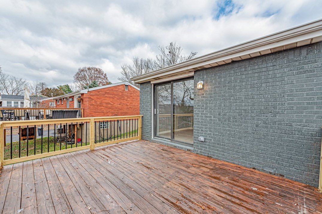844 Cottonwood Dr, Monroeville PA  15146-1157 exterior