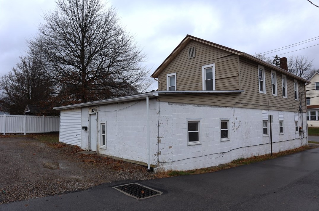 535 Burns Ave, Indiana PA 15701-1901 exterior