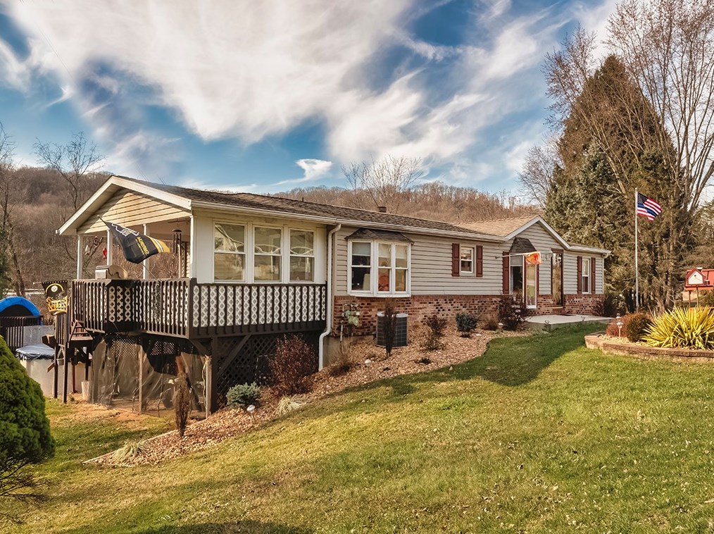 555 State Route 356, Apollo, PA 15613
