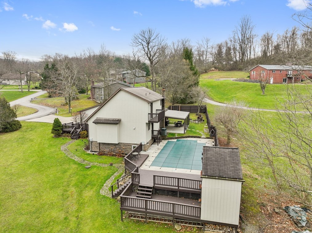 13 Sunrise Cir, Connellsville, PA 15425