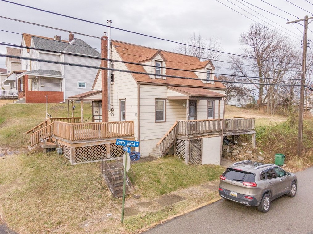 449 Madison St, East Mckeesport, PA 15035-1211