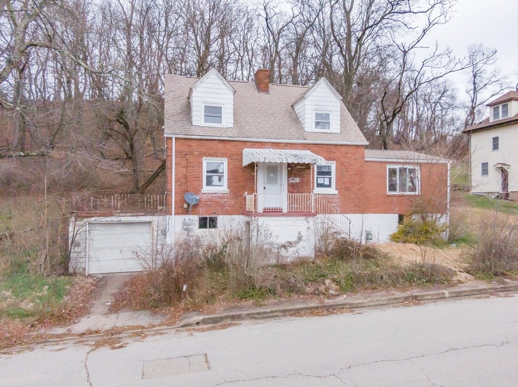 821 Ridge Ave, Jeannette, PA 15644