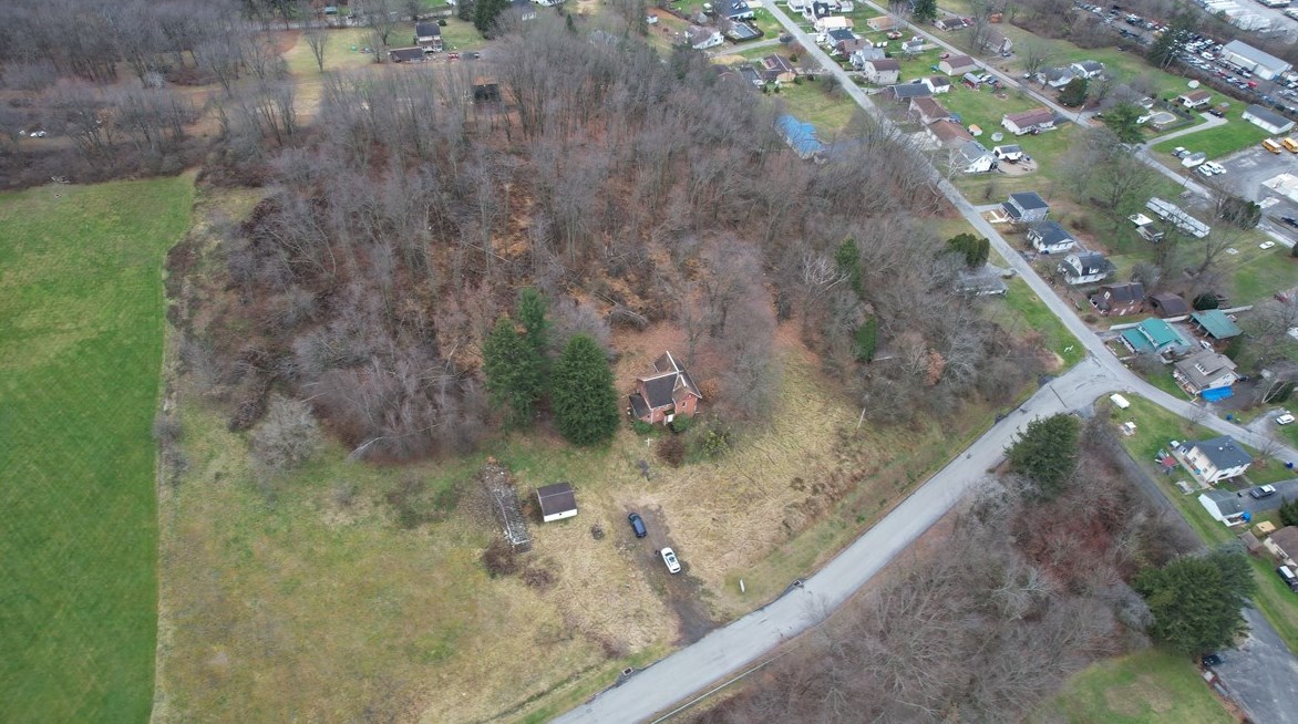 815 Harmony Fisher Ave, Ellwood City PA  16117-3145 exterior
