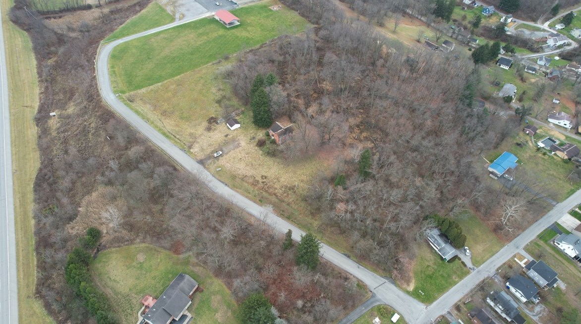 815 Harmony Fisher Ave, Ellwood City PA  16117-3145 exterior