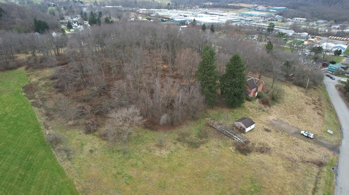 815 Harmony Fisher Ave, Ellwood City PA  16117-3145 exterior