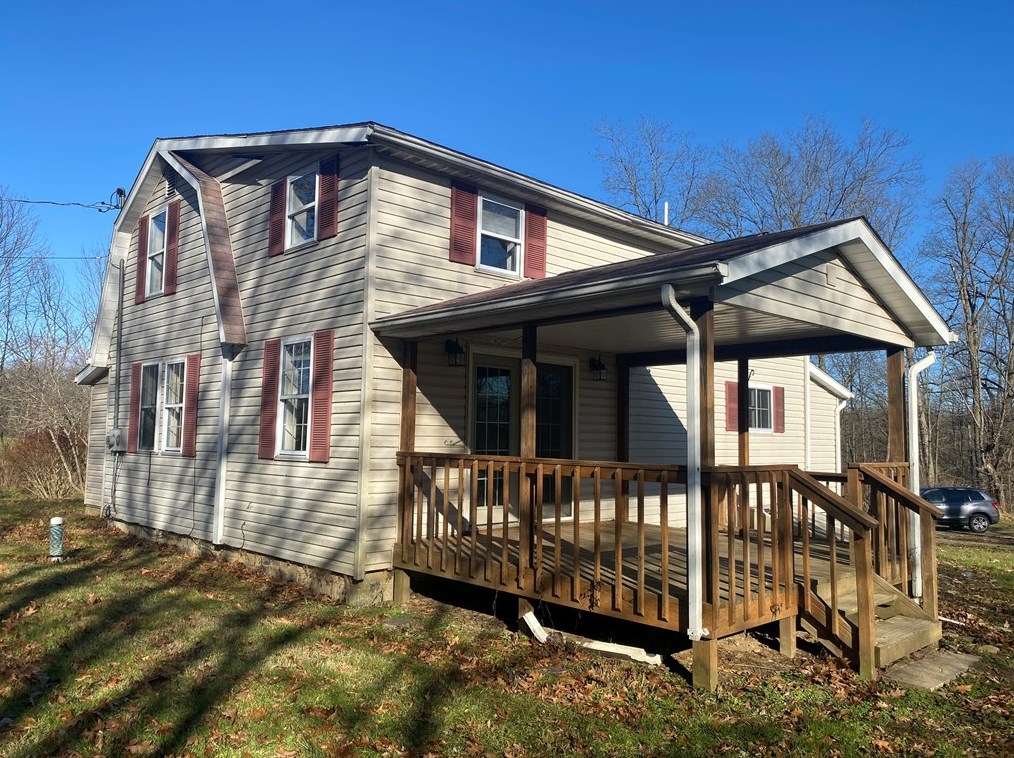 1106 Enterprise Rd, Grove City, PA 16127-6208