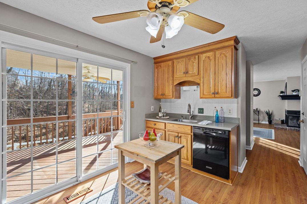 3526 Fox Chase Dr, Imperial PA  15126-9600 exterior