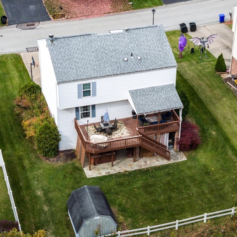 3526 Fox Chase Dr, Imperial PA  15126-9600 exterior