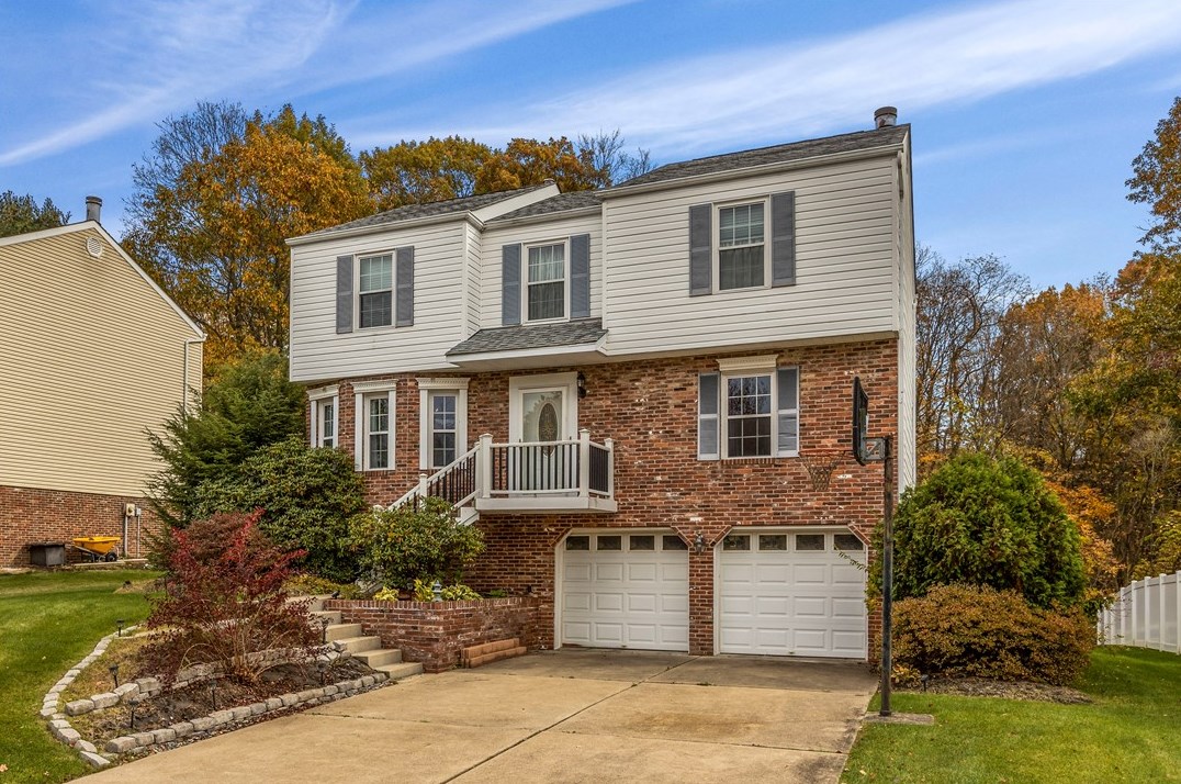 3526 Fox Chase Dr, Imperial PA  15126-9600 exterior