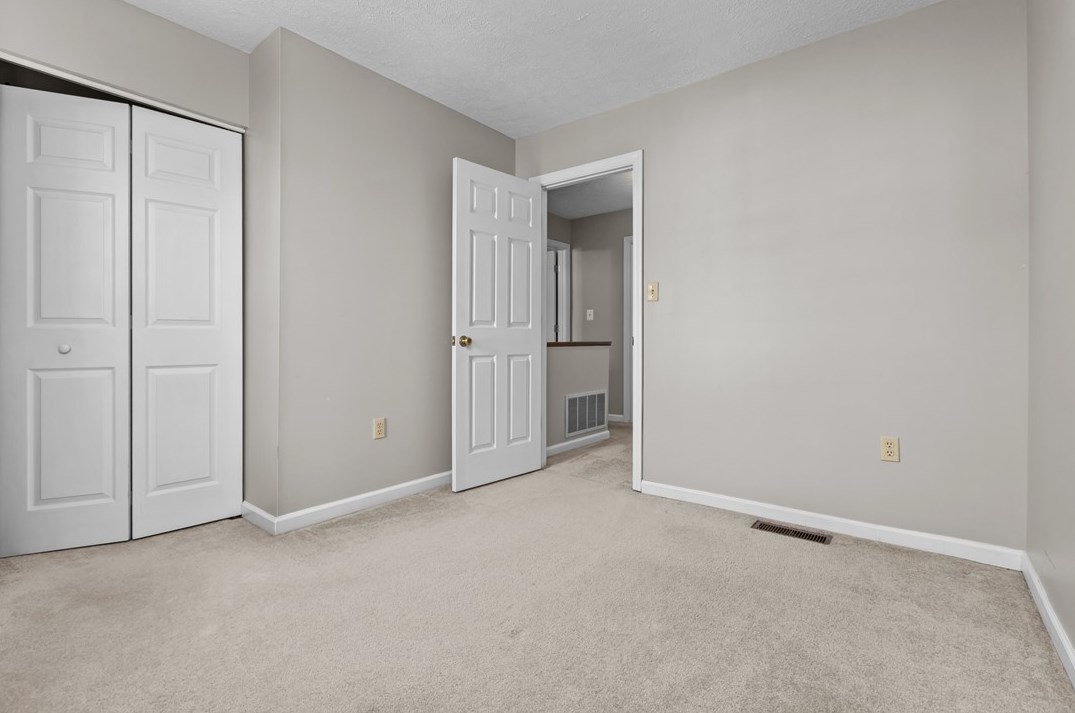 3526 Fox Chase Dr, Imperial PA  15126-9600 exterior