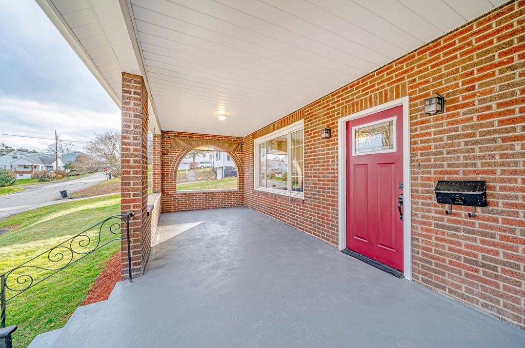 730 Regent St, Houston, PA 15342