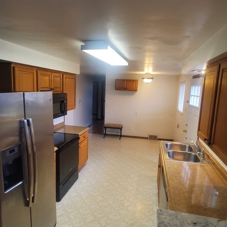 890 Armory Dr, Greensburg PA  15601-5208 exterior