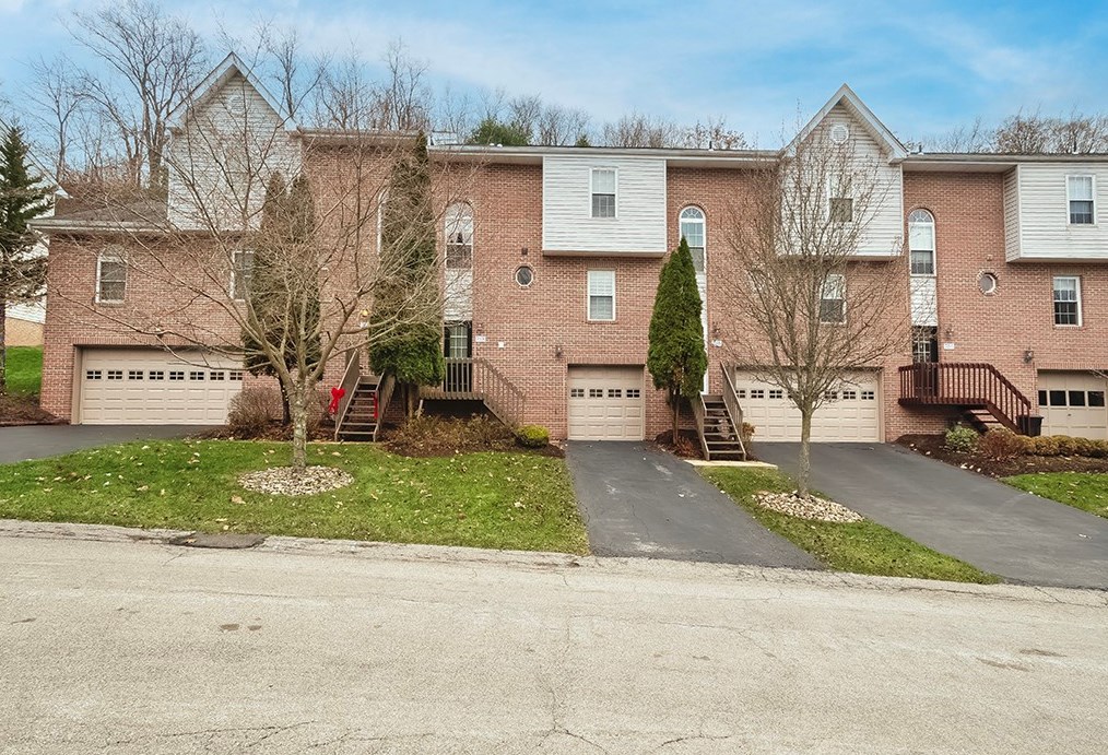 7018 Clubview Dr South, Bridgeville, PA 15017