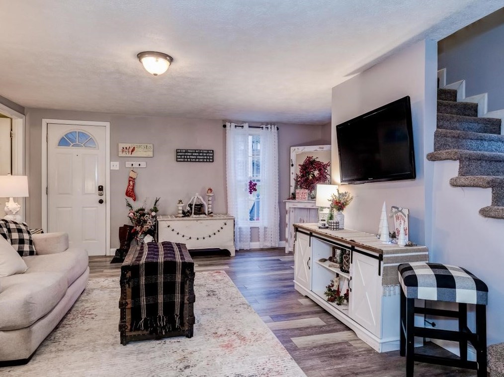 1465 Cherry Hill Rd, Ellwood City PA  16117-3230 exterior