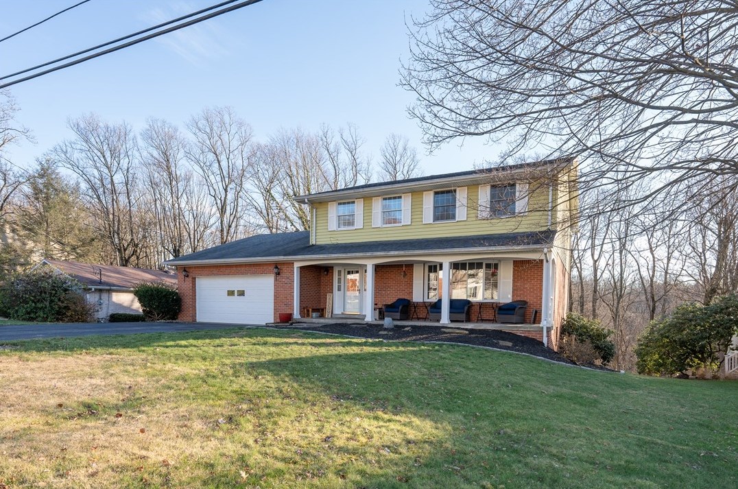 124 Sherwood Dr, Greensburg PA  15601-5970 exterior