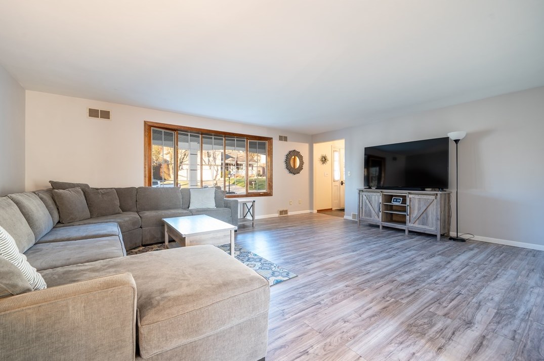 124 Sherwood Dr, Greensburg PA  15601-5970 exterior