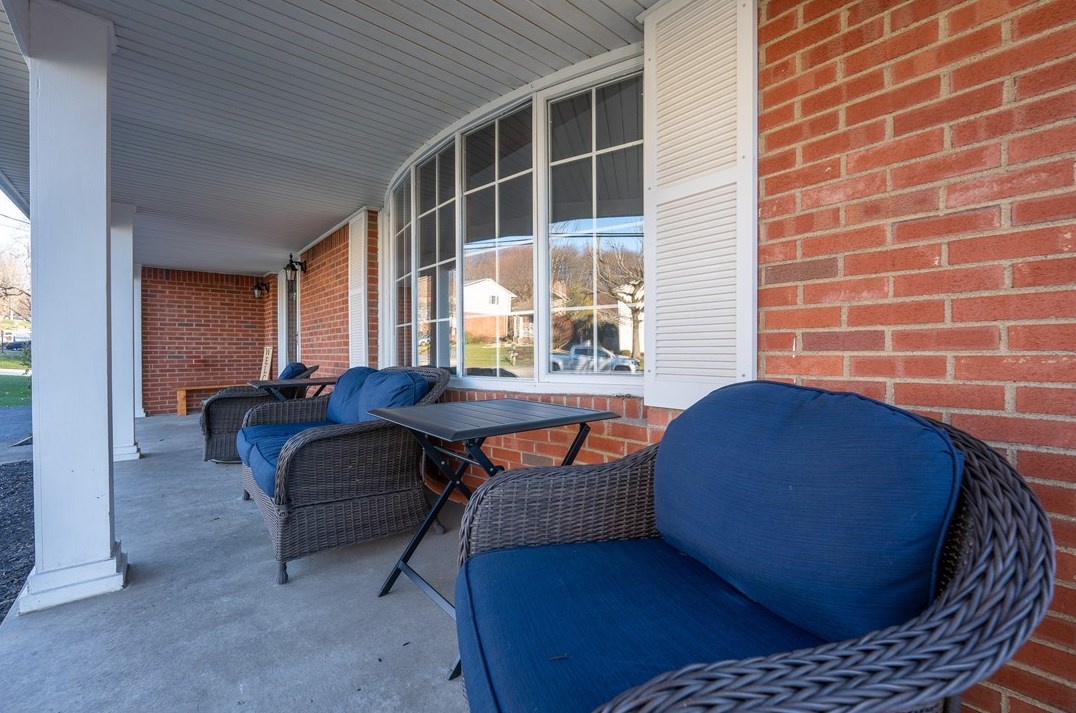 124 Sherwood Dr, Greensburg PA  15601-5970 exterior
