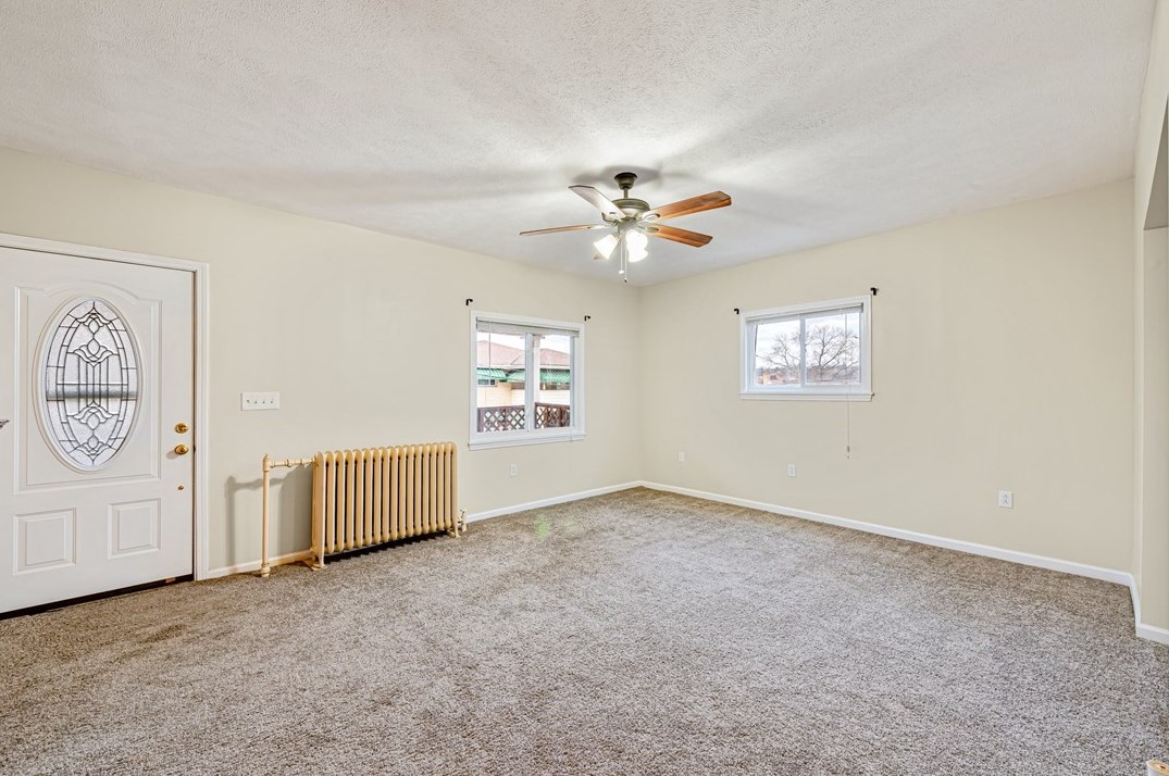 107 N 9th St, Jeannette, PA 15644