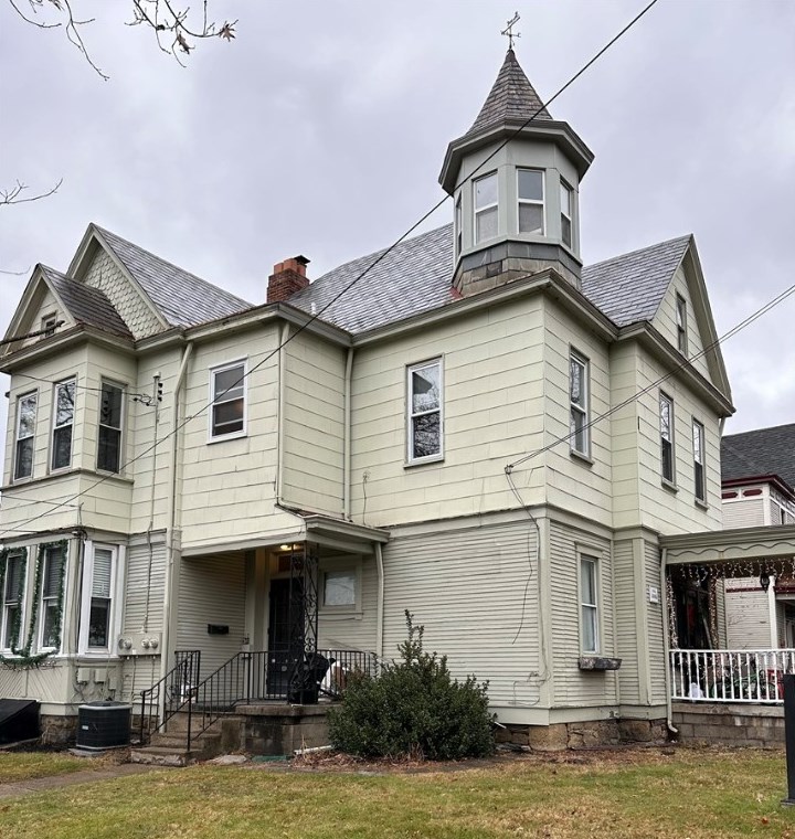 333 Pennsylvania Ave, Oakmont, PA 15139