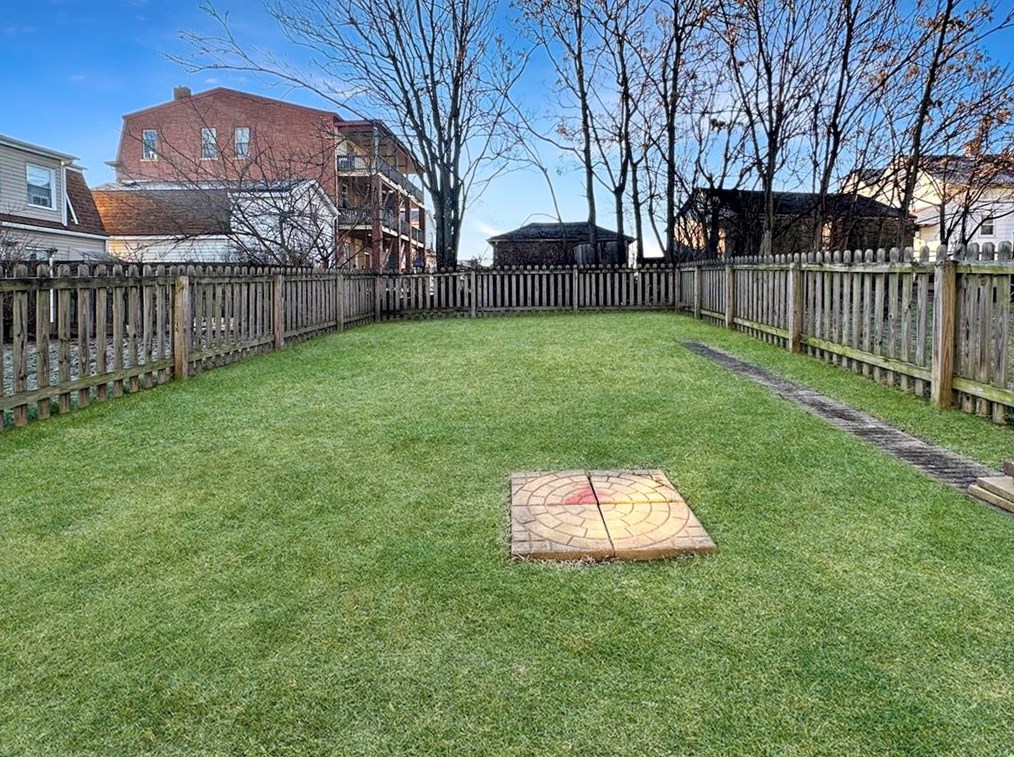 221 Magazine St, Collier Township, PA 15106-3547