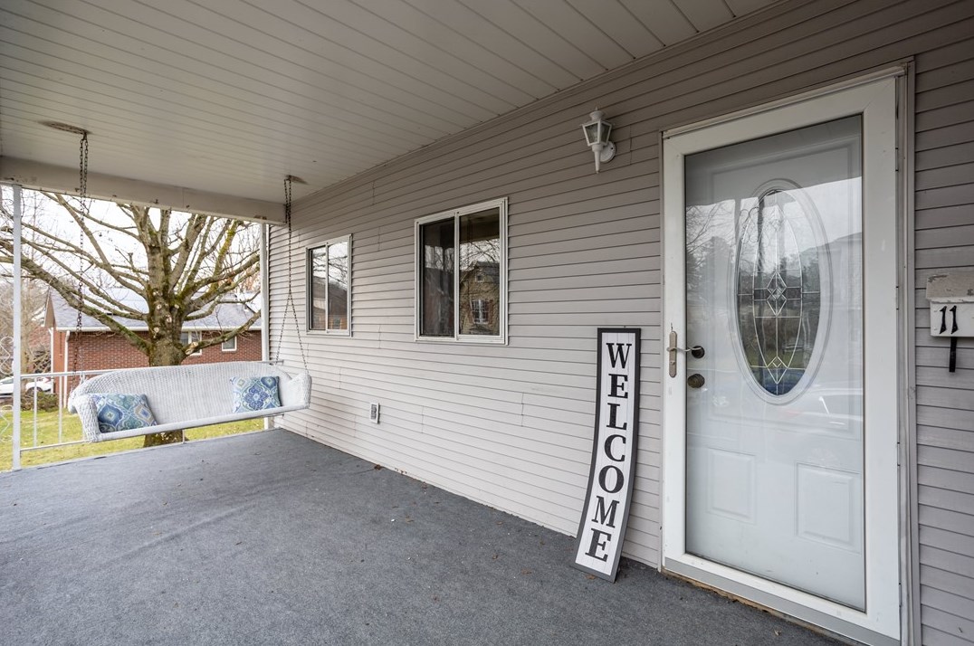 11 Penn Ave, North Huntingdon, PA 15642