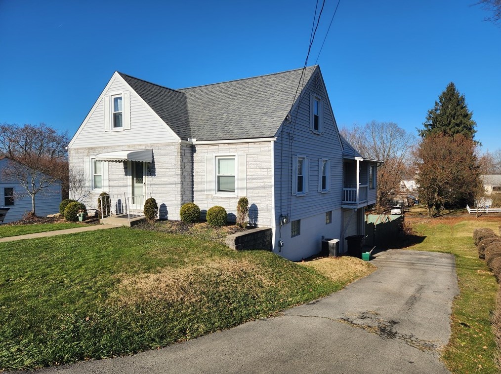 242 Whippo Ave, Butler, PA 16001-6564