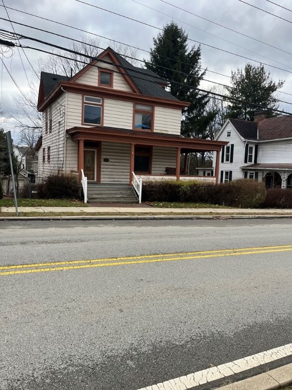 718 Pennsylvania Ave, North Huntingdon, PA 15642