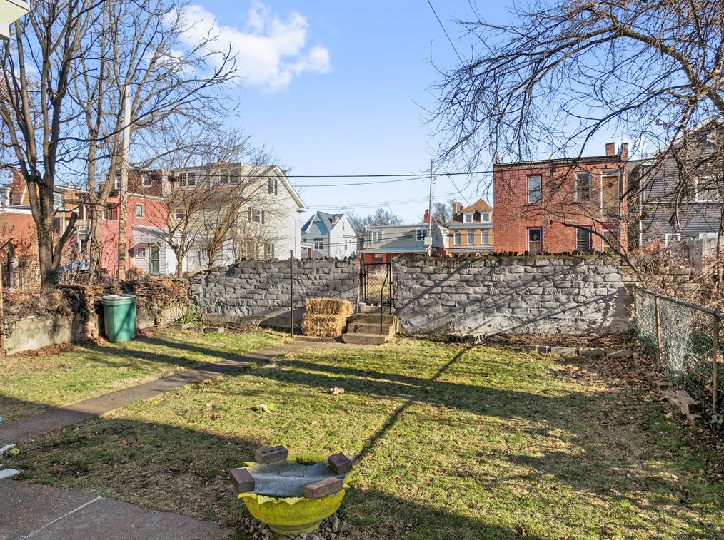 129 Auburn St, Penn Hills, PA 15206