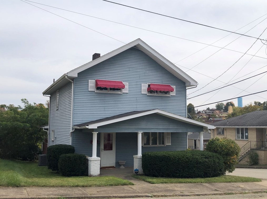 1076 Athalia Ave, Monessen, PA 15062