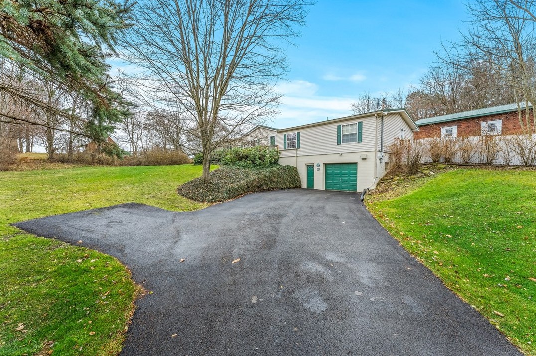939 Tulip Dr, New Brighton, PA 15066