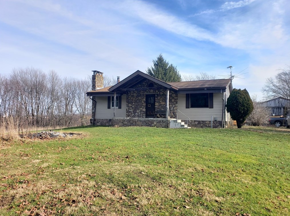211 Mount Union Rd, Portersville, PA 16051-1111