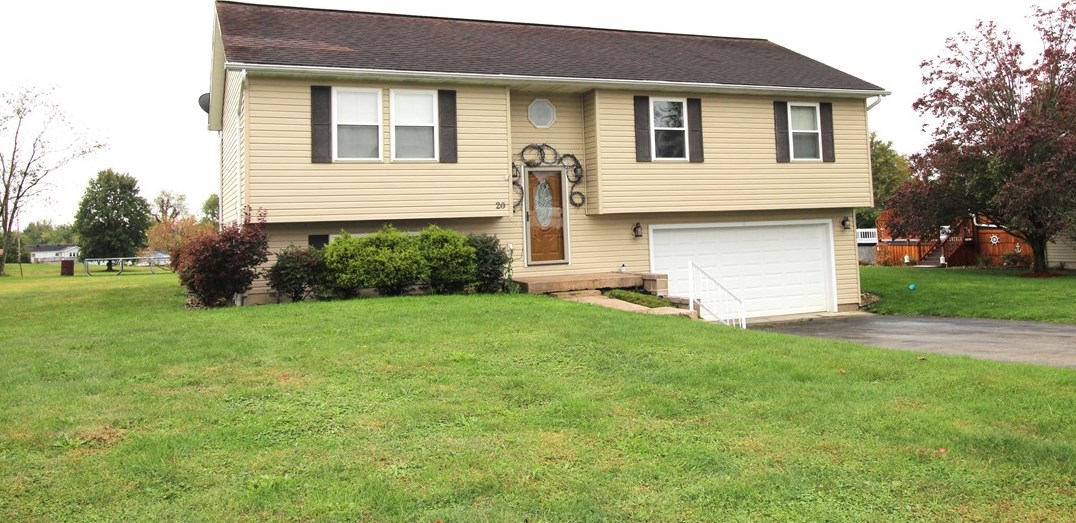 20 Beth Dr, Fairchance, PA 15436