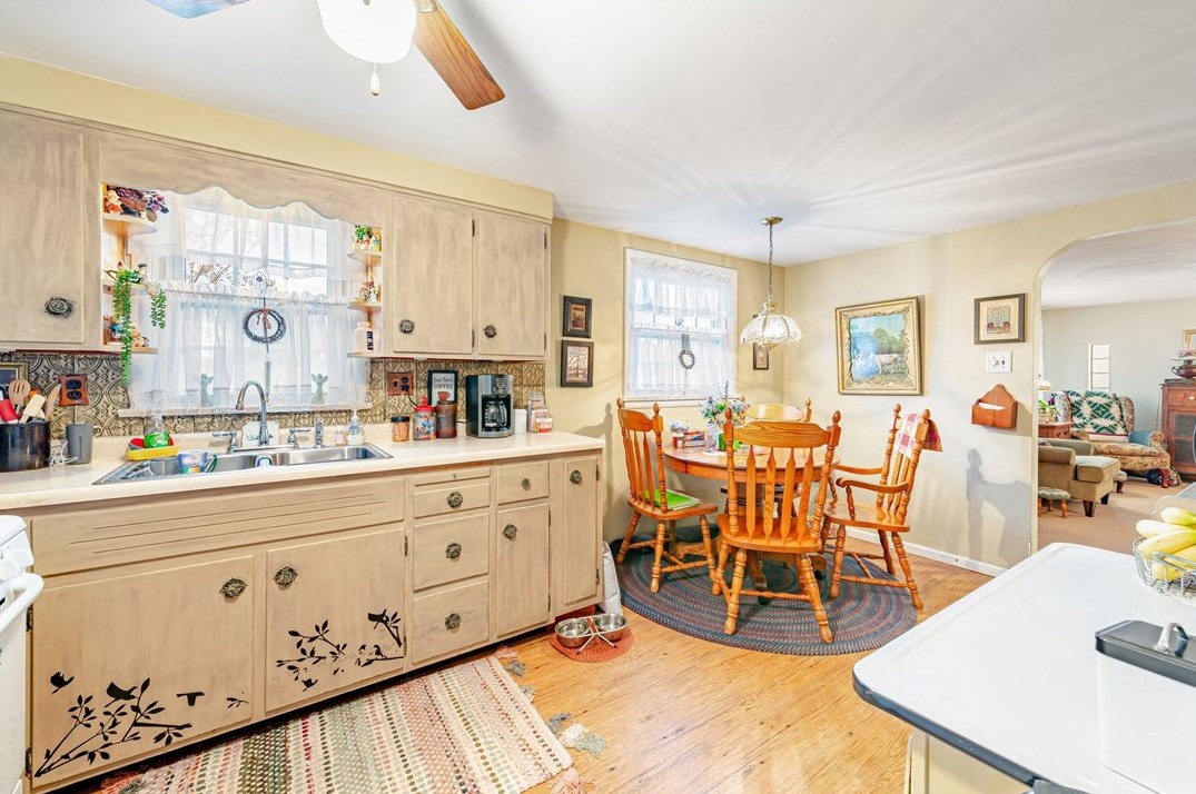 405 Fairview Ave, Jeannette, PA 15644-2336
