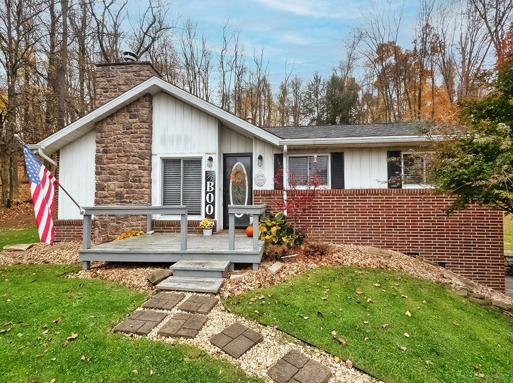 915 Davis School Rd, Washington, PA 15301-9671