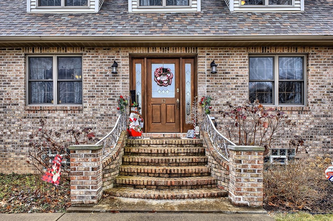 12 Kifer Rd, Jeannette, PA 15644-9768