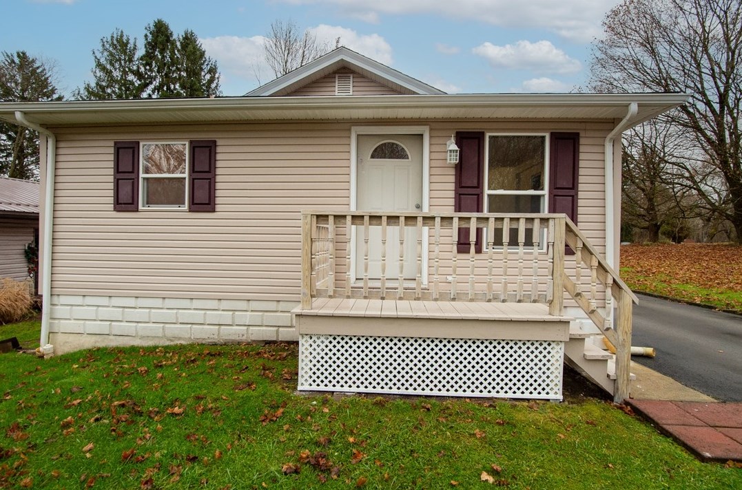 1804 Graceland Rd, Hermitage, PA 16105