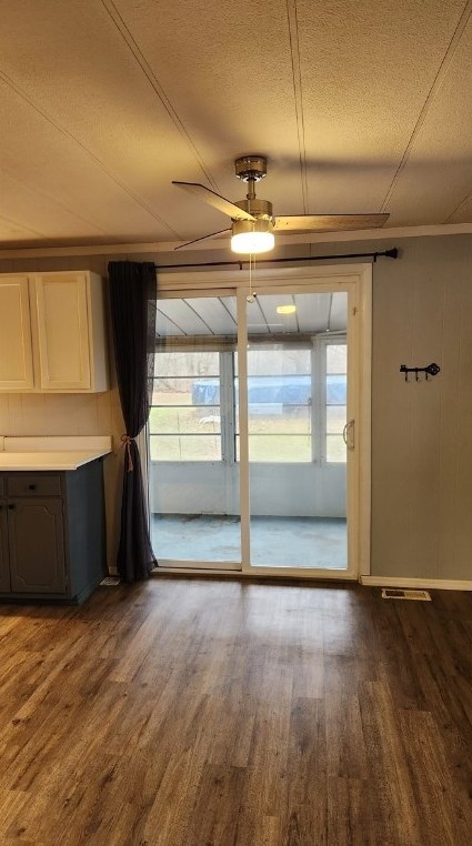 647 Liberty Rd, Grove City PA 16127-4108 exterior