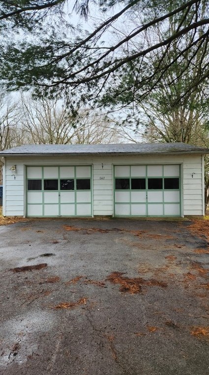 647 Liberty Rd, Grove City PA 16127-4108 exterior