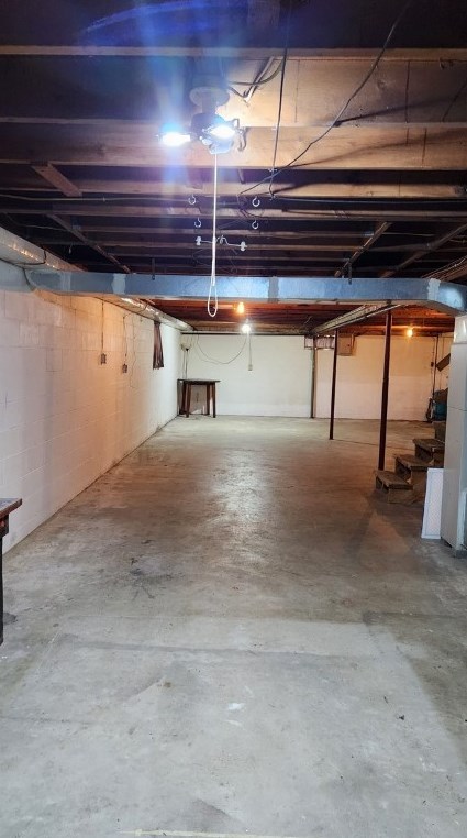 647 Liberty Rd, Grove City PA 16127-4108 exterior