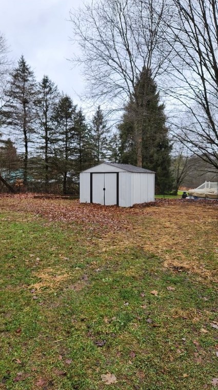 647 Liberty Rd, Grove City PA 16127-4108 exterior