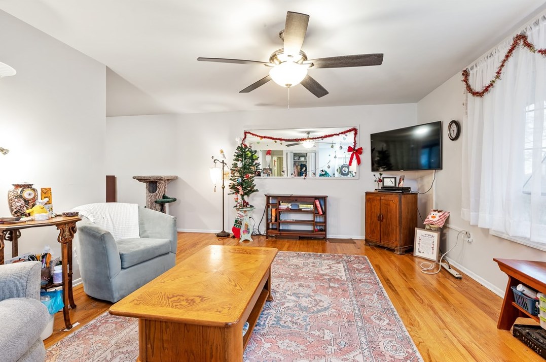 3002 Albine Dr, Glenshaw, PA 15116