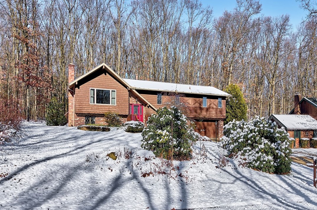 229 Evergreen Dr, Franklin, PA 16323