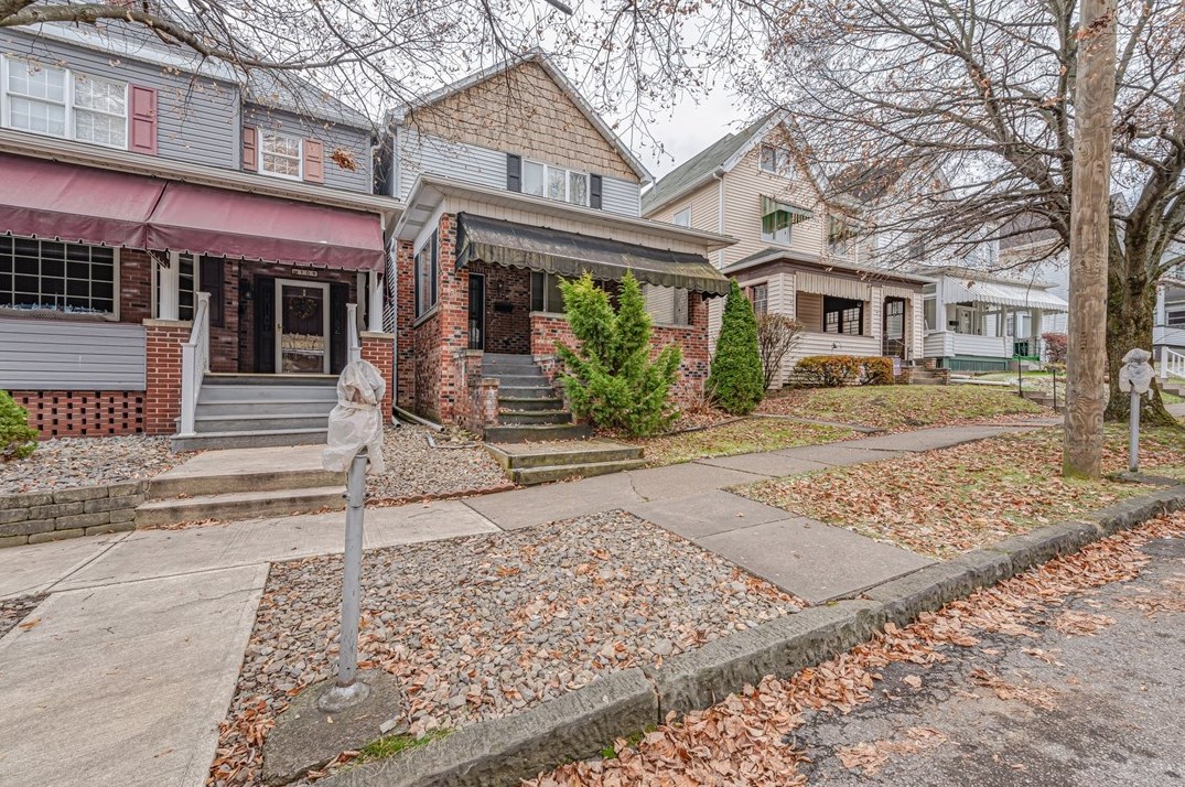 111 Farragut Ave, Vandergrift, PA 15690
