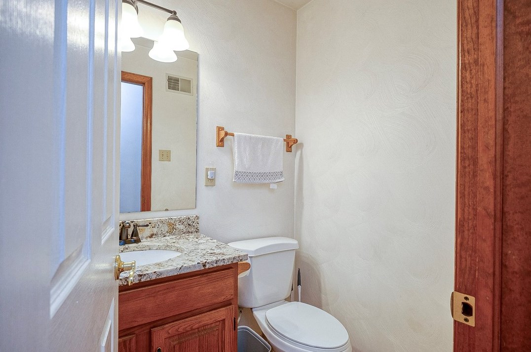 1003 Deveron Ct, Jeannette PA  15644-1056 exterior