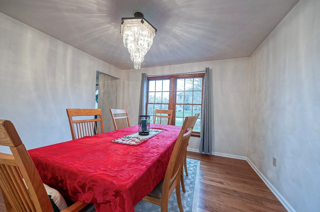 1003 Deveron Ct, Jeannette PA  15644-1056 exterior