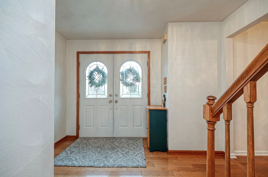 1003 Deveron Ct, Jeannette, PA 15644-1056