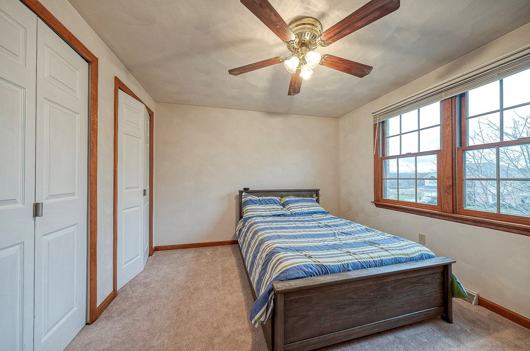 1003 Deveron Ct, Jeannette PA  15644-1056 exterior